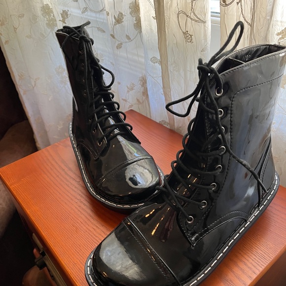 Fuel black patent (man-made) combat boots - NWOT - Picture 8 of 10